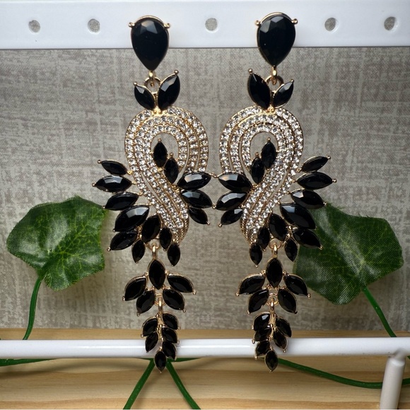 Jewelry - NWT Glam Crystal Statement Dangle Earrings w/Black Leaves